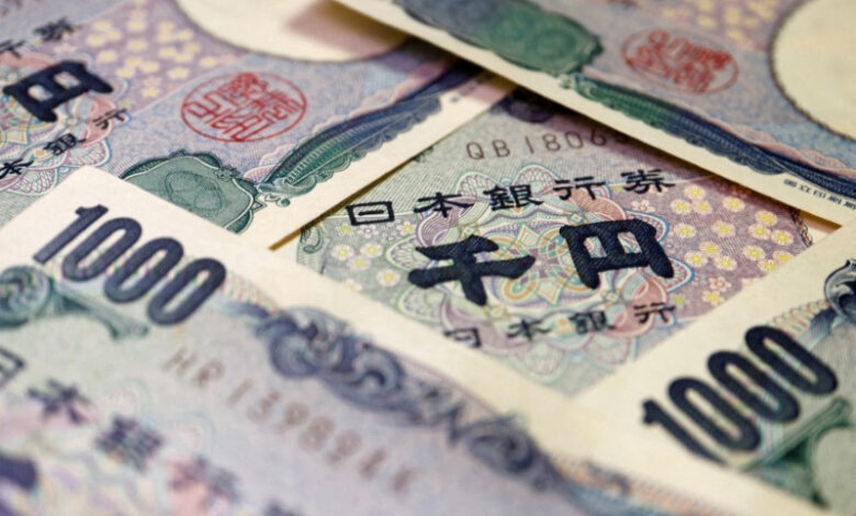 Yen steady, dollar dithers as traders await BOJ, Fed decisions