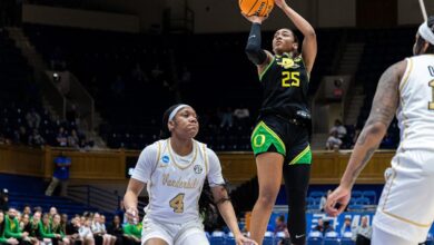 2025 March Madness: No. 10 Oregon pulls off 77-73 upset over No. 7 Vanderbilt after Commodores force overtime