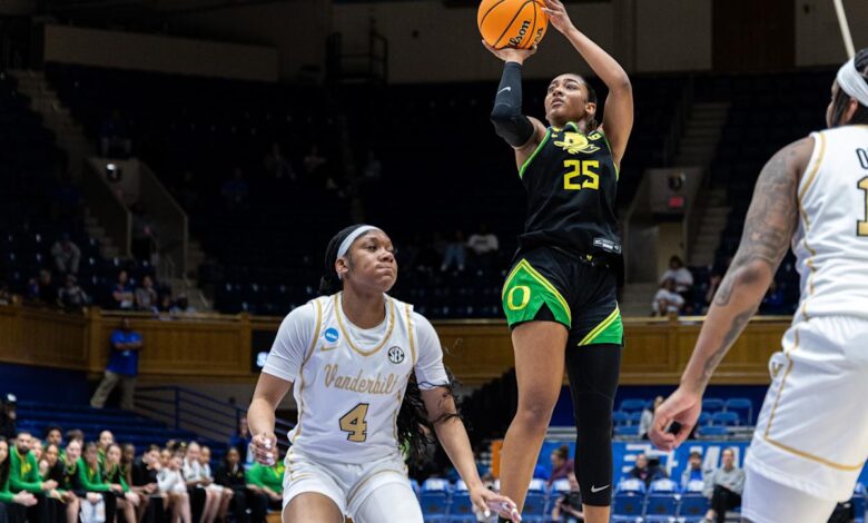 2025 March Madness: No. 10 Oregon pulls off 77-73 upset over No. 7 Vanderbilt after Commodores force overtime