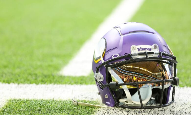 Report: Vikings Ink 4 Players to Deals