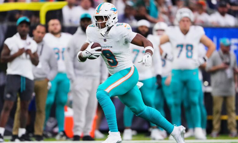 Steelers exploring Jonnu Smith trade: Why he’d fit well in Pittsburgh, help the team’s Aaron Rodgers pursuit