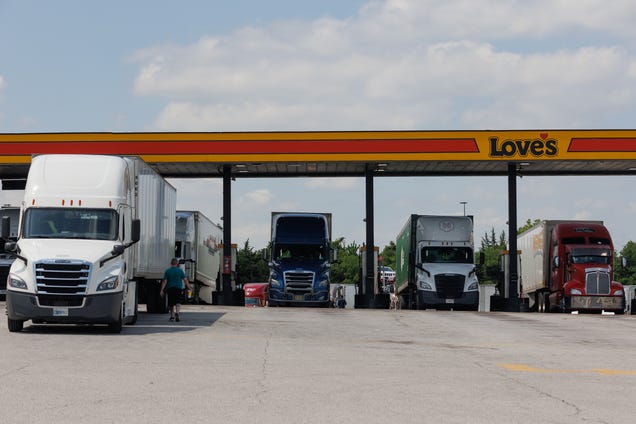 Experts fear a big, ugly slowdown in today’s jobs report