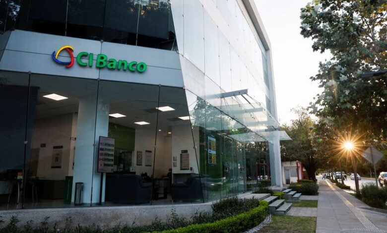 Mexico temporarily hands CIBanco, Intercam trust businesses to development banks