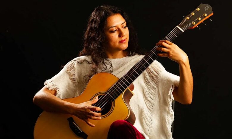 Learn a Contemporary Fingerstyle Arrangement of “Cielito Lindo,” a Mexican Cultural Treasure