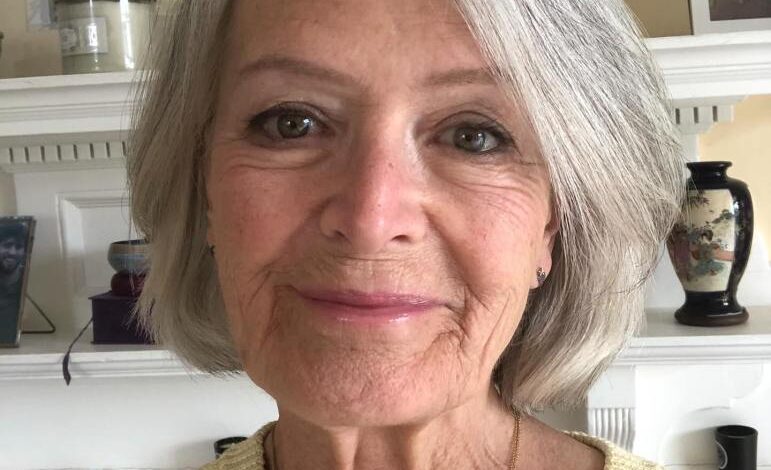 Kate Beckinsale reveals her mom died ‘in my arms after immeasurable suffering’: ‘I am paralyzed’