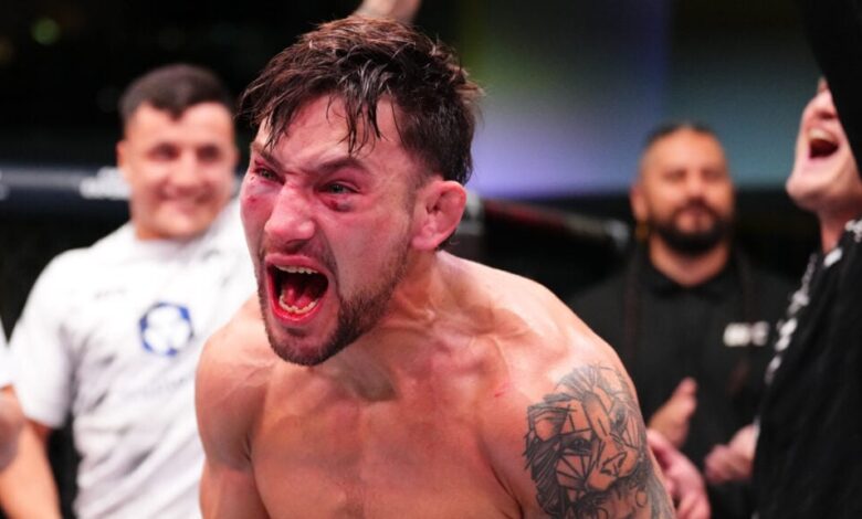 ‘Get him out of the Apex’ … UFC fans react to thrilling ‘fight of the year’ at UFC Vegas 108