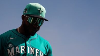 Robles suspended 10 games, fined for bat heave