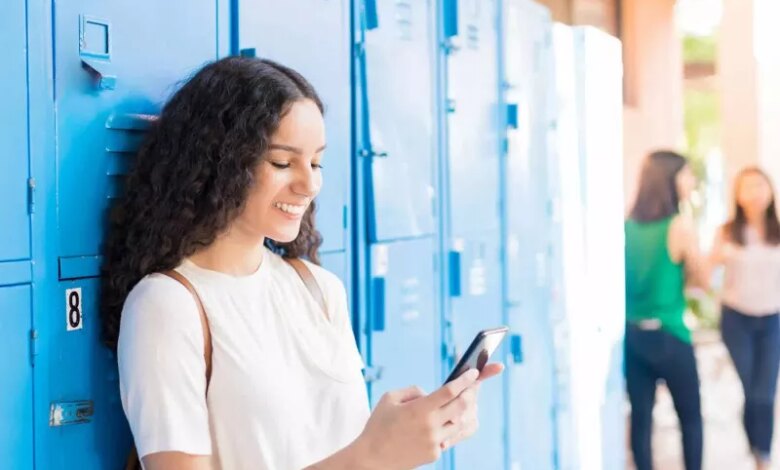 School phone bans expand to 17 additional states