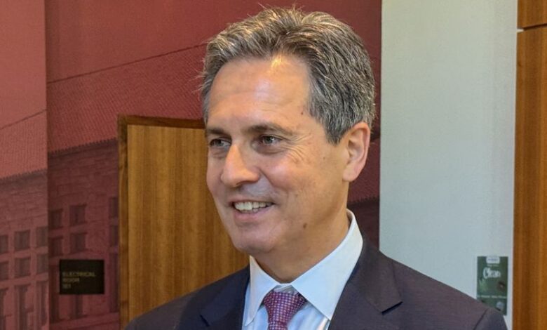 Fed officials, worried about jobs, muse on rate-cut prospects 