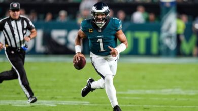 Banner day for Eagles as champs hold off Cowboys in wild one