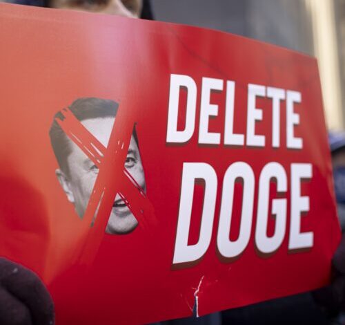 Senate staff probes DOGE, finds locked doors and windows covered with trash bags