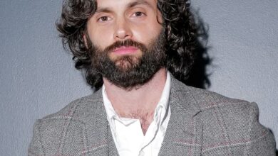 Penn Badgley on Filming You Sex Scenes