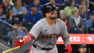 Carlos Narvaez hits his teammate with a flying bat in scary moment